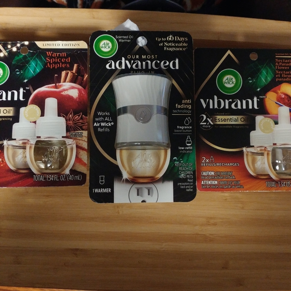 NWT Airwick Scented Oil Warmer with Refills